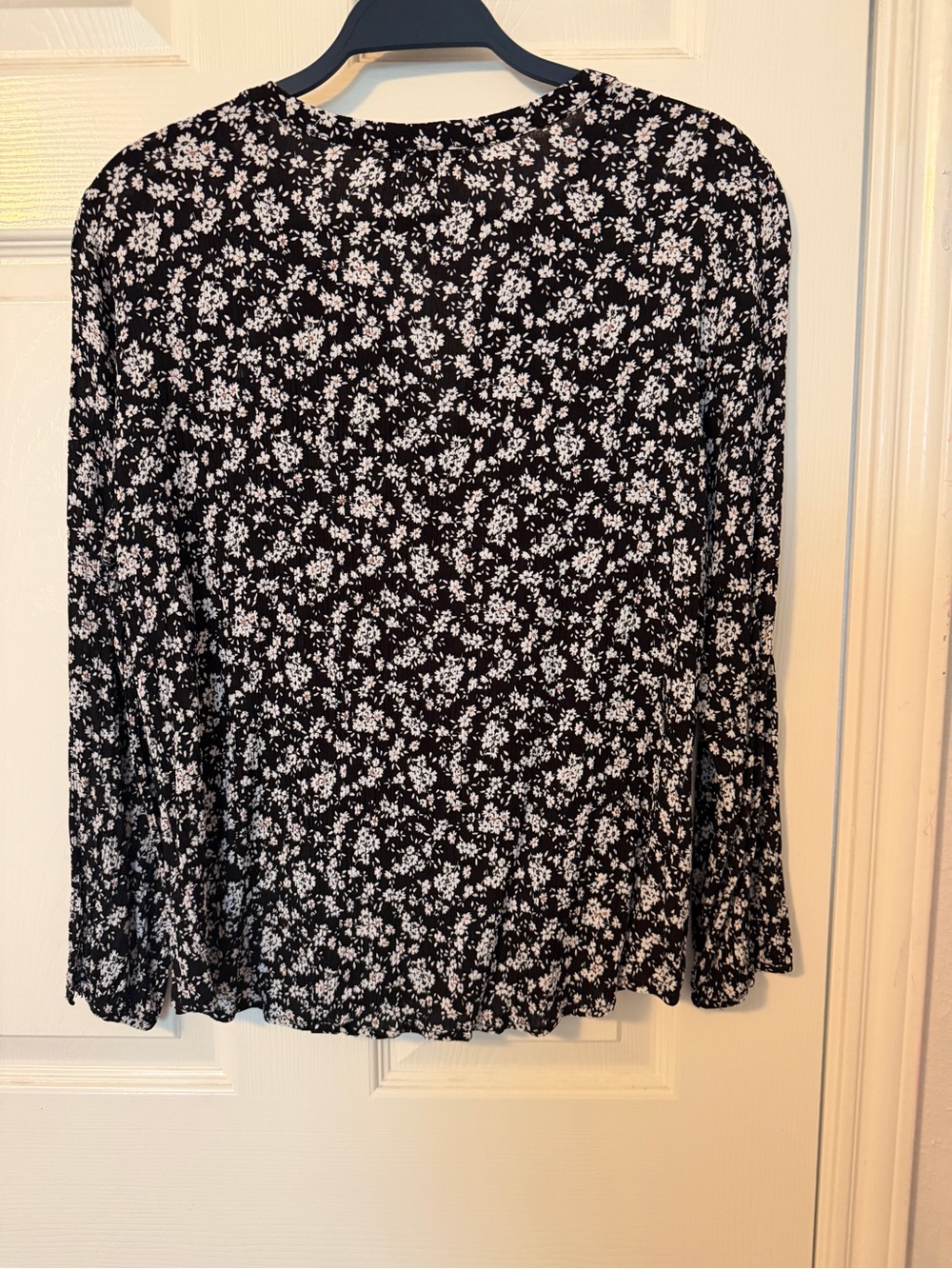 Skies Are Blue petite Black Floral V-Neck Top with White & Pink Accents - Picture 4 of 5